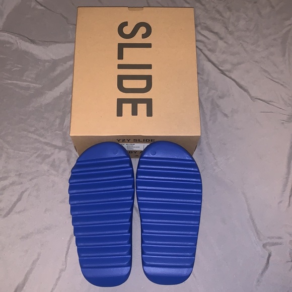 Azure Yeezy Slides - Picture 4 of 4